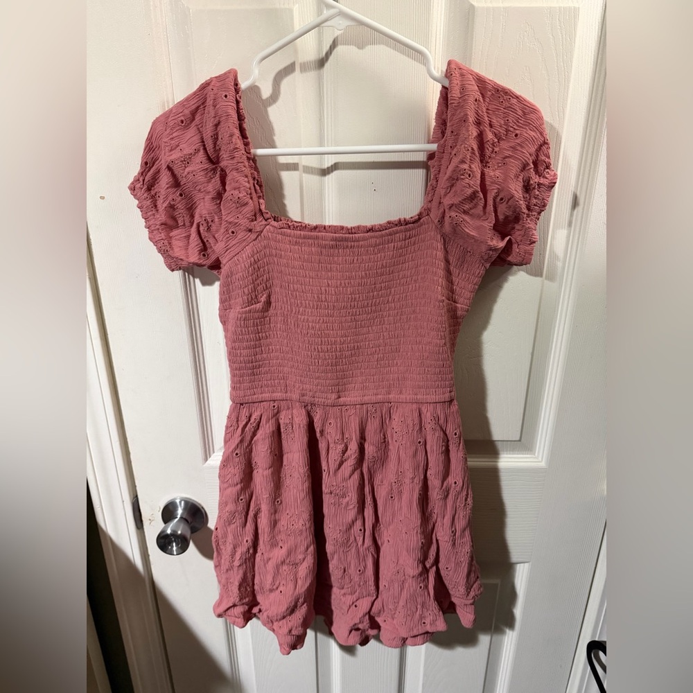 ❣️❄️Hollister Dusty Rose Eyelet Blouse